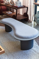 Banco de 180 cm com design moderno e sofisticado, ideal para sala de jantar, sala de estar, quarto ou hall de entrada. Multiuso e perfeito para diferentes estilos de decoração.