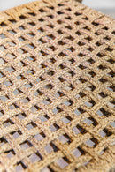 Poltrona Duda com estrutura em alumínio com pintura eletrostática e revestida em corda náutica de 5 mm com proteção UV. Trançado artesanal, ideal para ambientes internos e externos, com personalização de cores. Dimensões: Largura: 57 cm | Profundidade: 54 cm | Altura: 78 cm. Acompanha uma unidade. Outros itens mostrados na fotografia não estão incluídos.