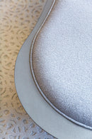 Banco de 180 cm com design moderno e sofisticado, ideal para sala de jantar, sala de estar, quarto ou hall de entrada. Multiuso e perfeito para diferentes estilos de decoração.