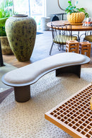 Banco de 180 cm com design moderno e sofisticado, ideal para sala de jantar, sala de estar, quarto ou hall de entrada. Multiuso e perfeito para diferentes estilos de decoração.