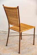 Cadeira Lili, com estrutura em ferro de alta qualidade e detalhes em fibras naturais, perfeita para salas de jantar sofisticadas. Produto entregue montado, com design delicado e acabamento impecável. Acompanha uma unidade.