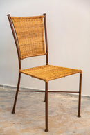 Cadeira Lili, com estrutura em ferro de alta qualidade e detalhes em fibras naturais, perfeita para salas de jantar sofisticadas. Produto entregue montado, com design delicado e acabamento impecável. Acompanha uma unidade.