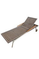 Espreguiçadeira Acalanto com estrutura em alumínio premium, descanso de braços em madeira maciça e revestimento em corda náutica de alta qualidade. Ideal para áreas externas como jardins, varandas e à beira da piscina. Dimensões: 96 cm (A) x 84 cm (L) x 195 cm (P). Acompanha uma unidade.