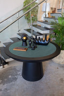 Mesa de Jogos Oca com tampo reversível e quadro com gavetas escondidas. Ideal para ser utilizada como mesa de jantar ou mesa de jogos, oferecendo praticidade e sofisticação. Dimensões: Altura: 79 cm | Diâmetro: 130 cm. Acompanha uma unidade.