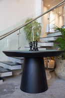 Mesa de Jogos Oca com tampo reversível e quadro com gavetas escondidas. Ideal para ser utilizada como mesa de jantar ou mesa de jogos, oferecendo praticidade e sofisticação. Dimensões: Altura: 79 cm | Diâmetro: 130 cm. Acompanha uma unidade.