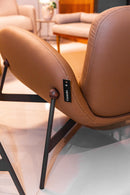 Poltrona Barista com revestimento em couro legítimo, estrutura robusta em madeira de reflorestamento (eucalipto) e acabamento em MDP e multilaminado. Tecnologia de estofamento com molas para conforto superior. Dimensões: Altura: 67 cm | Largura: 97 cm | Profundidade: 75 cm. Acompanha uma unidade.