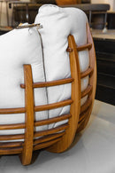 Poltrona Ninho Giratória com estrutura em lâmina freijó, estofamento em tecido premium e mecanismo giratório 360º. Dimensões: Altura: 68 cm | Largura: 105 cm | Profundidade: 39 cm. Produto entregue montado. Outros itens na fotografia não estão incluídos.